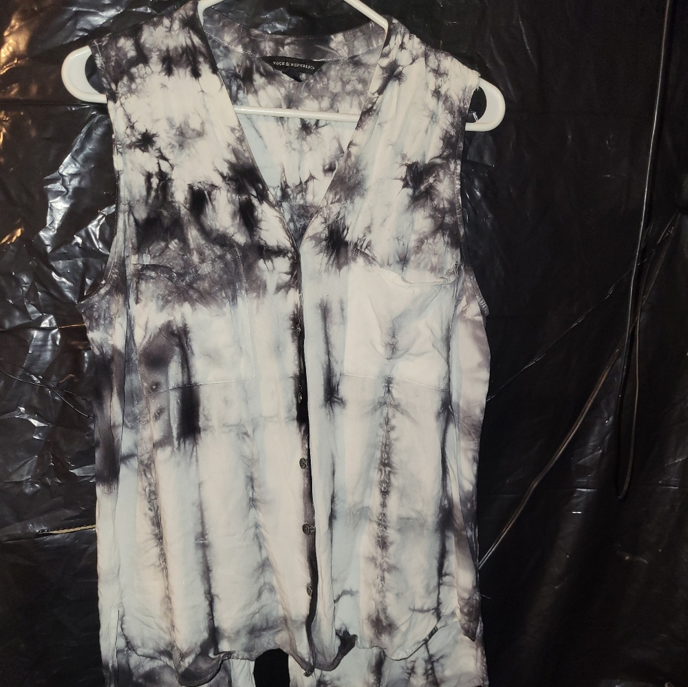 Rock and republic tie dyed button up sleeveless top